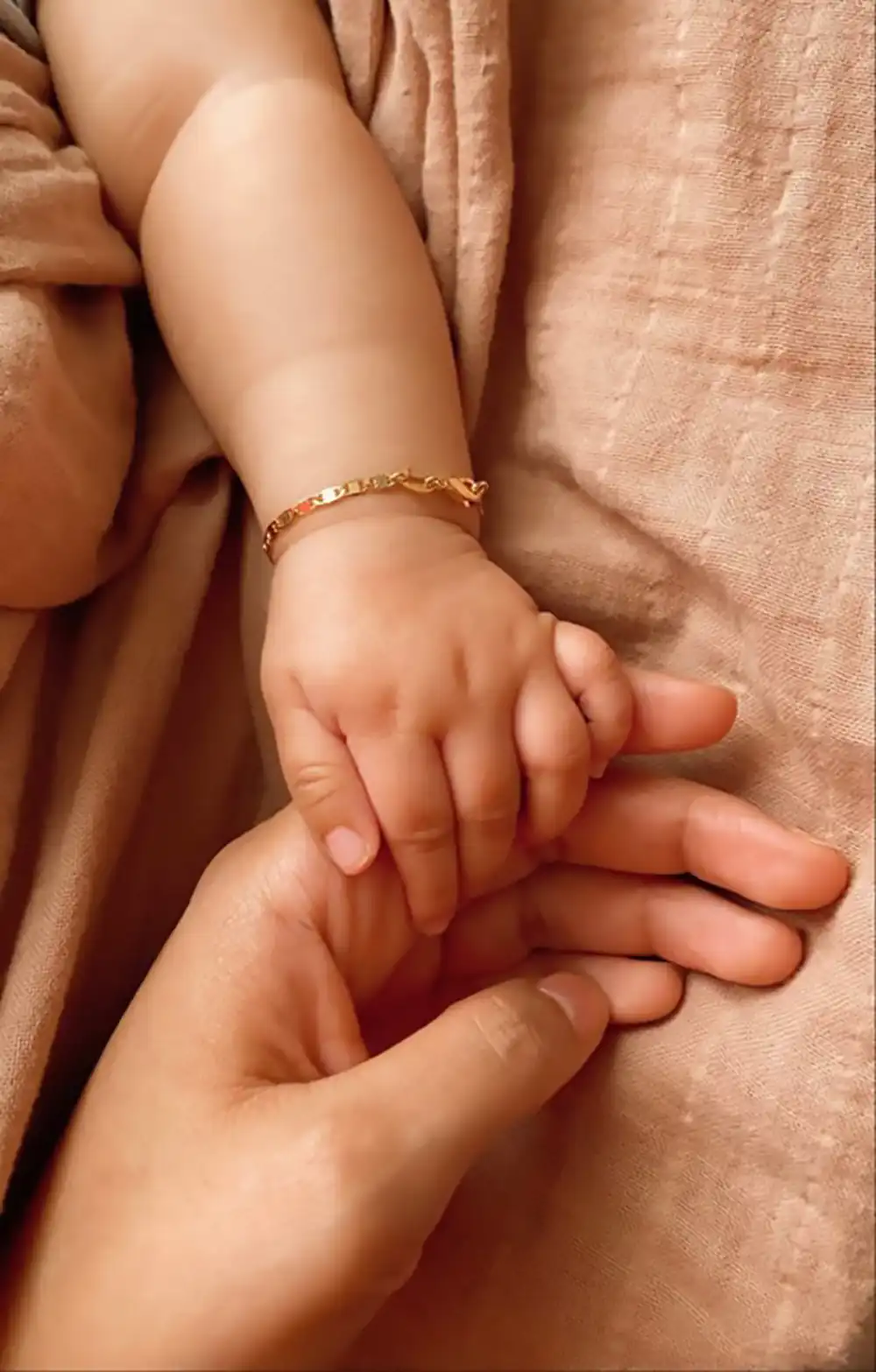 مدل دستبند طلا برای نوزاد دختر