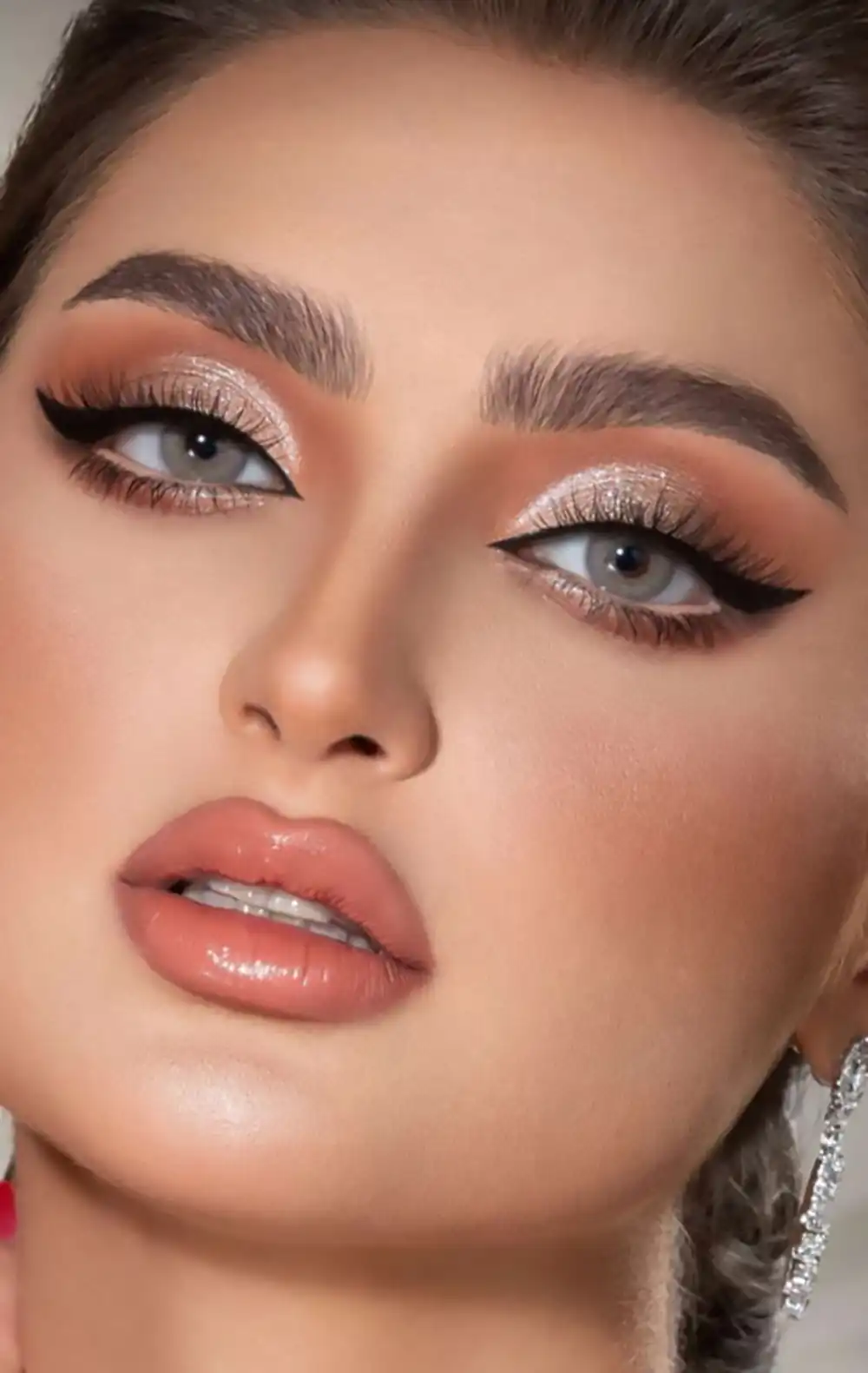 مدل خط چشم دخترانه برای چشمهای درشت