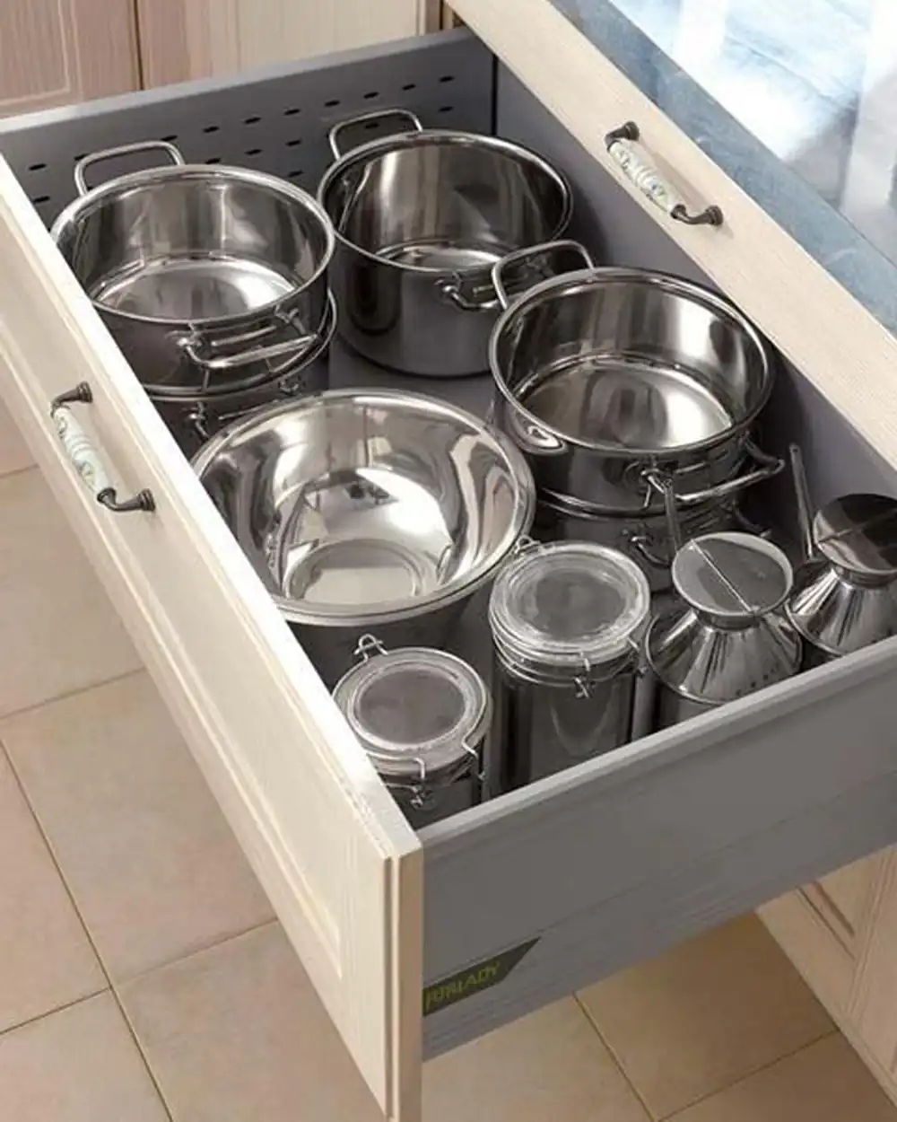 نظم دهنده قابلمه داخل کابینت