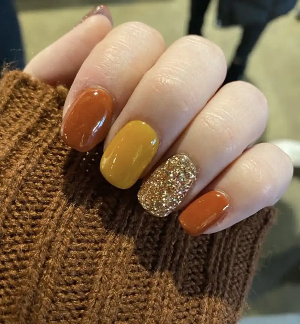طراحی ناخن پاییزی ساده