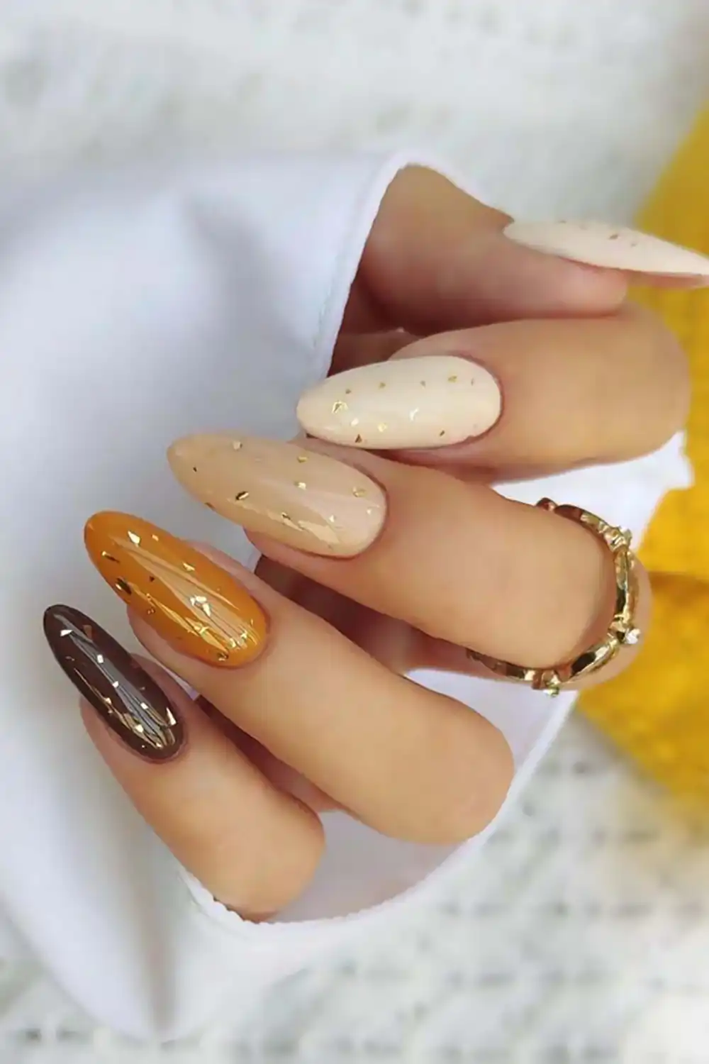 طرح ناخن کرمی قهوه ای
