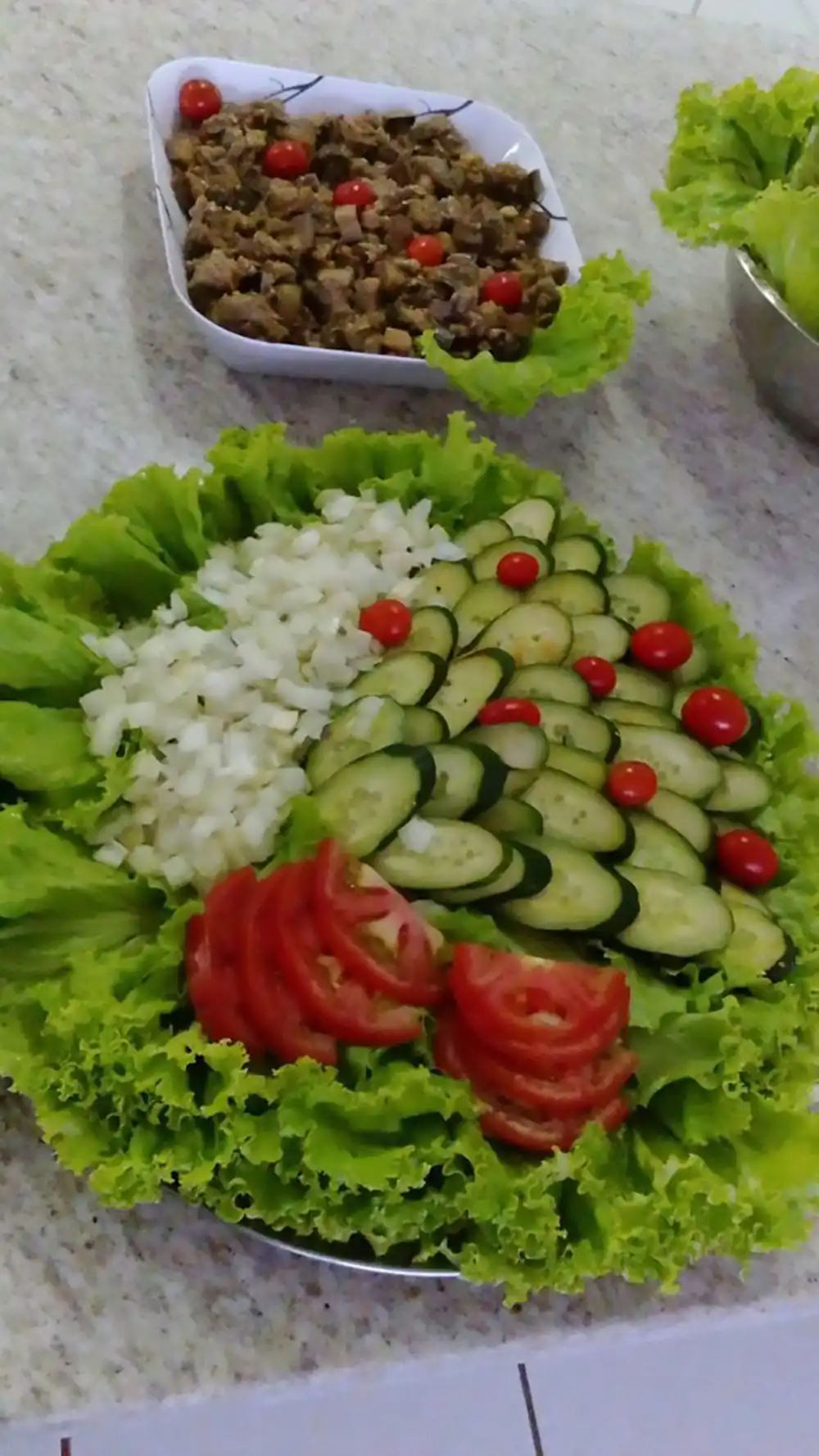 تزیین سالاد کاهو