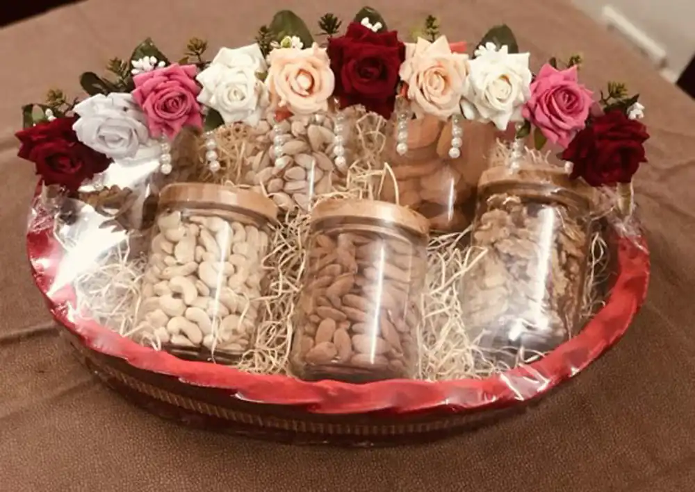 تزیین آجیل در سبد