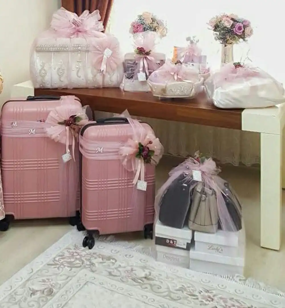 تزیین چمدان عروس