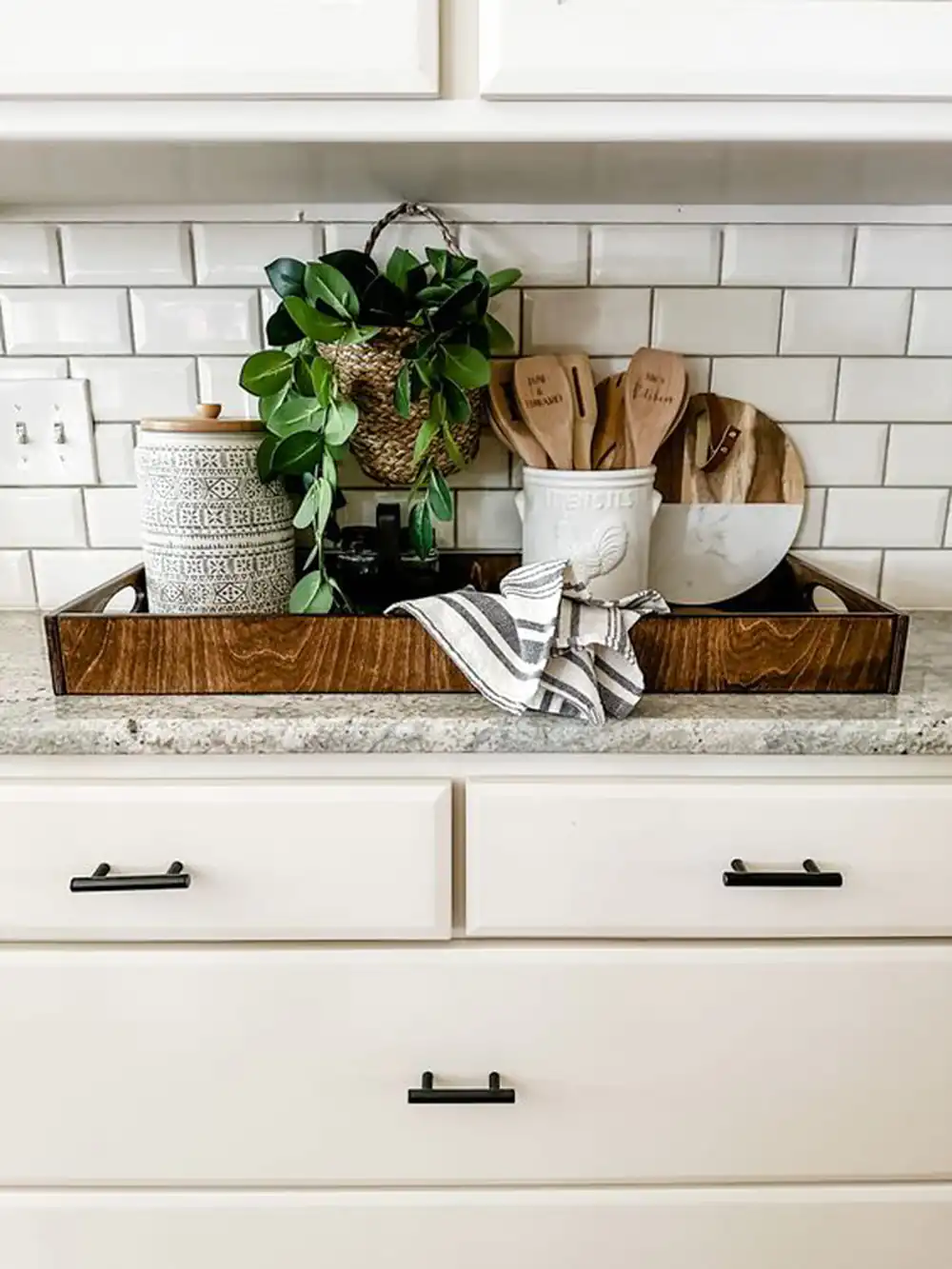 تزیین روی کابینت و یخچال