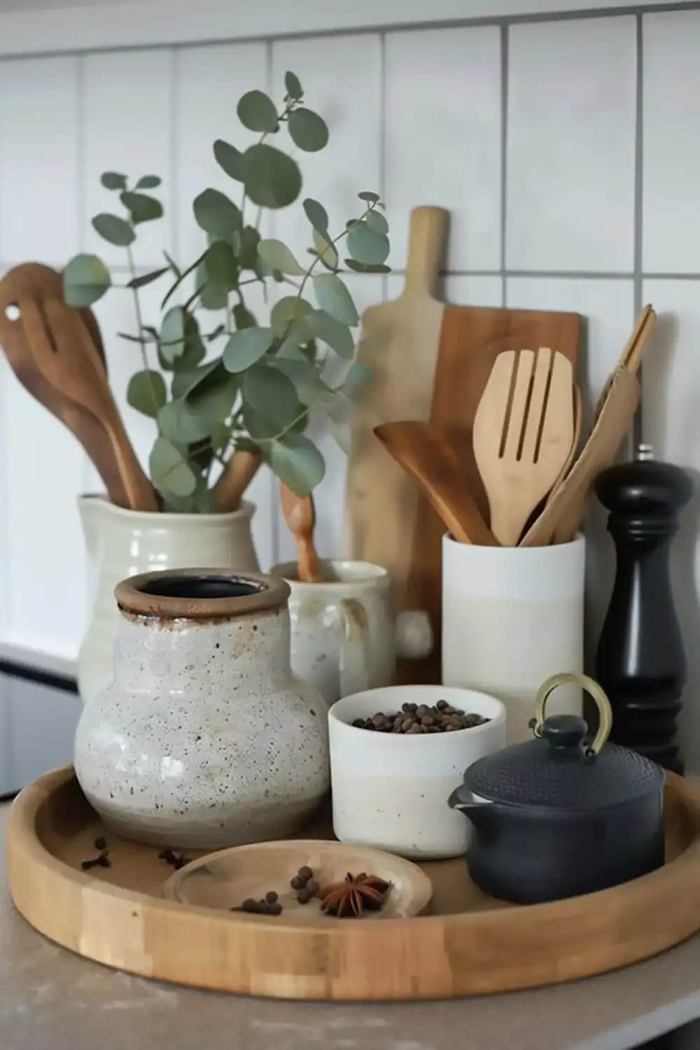 تزیین روی کابینت با وسایل ساده