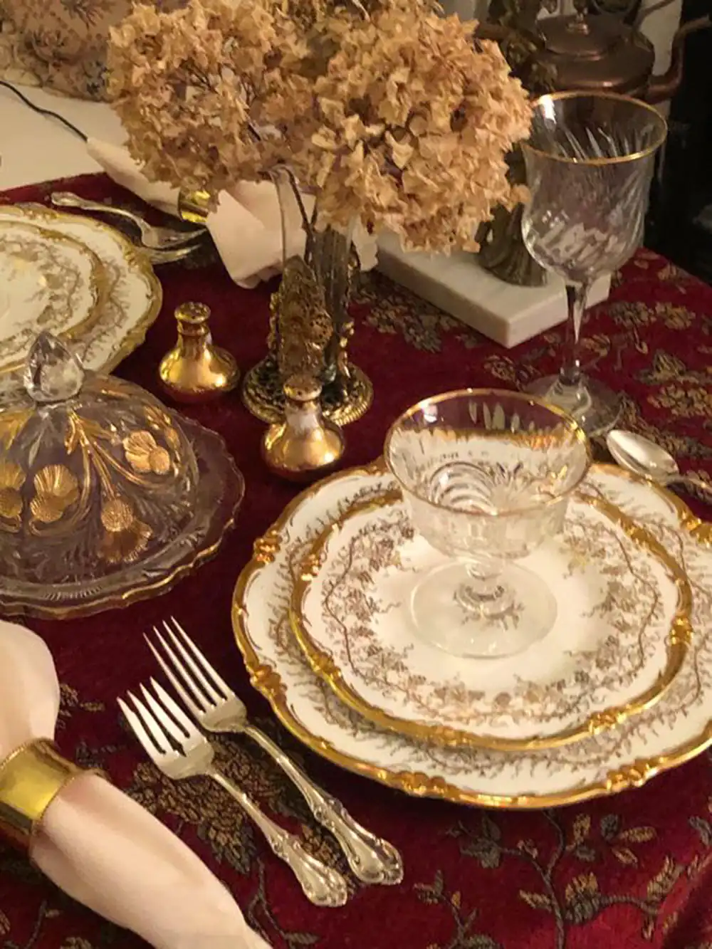 چیدمان میز ناهار خوری لوکس