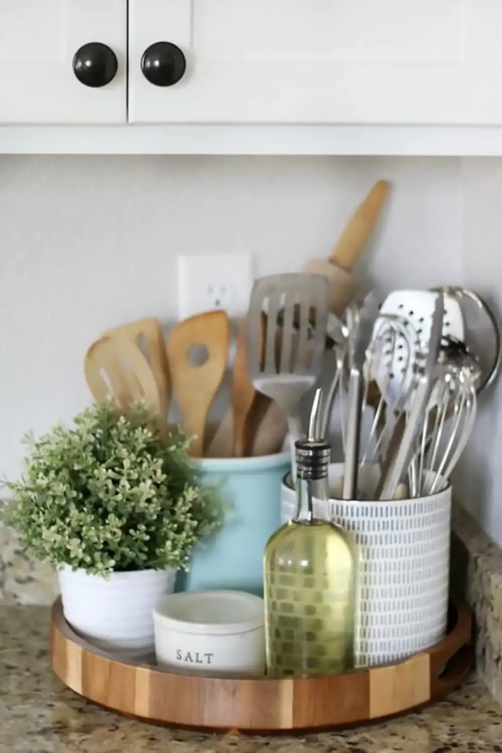 چیدمان تخته سرو روی کابینت
