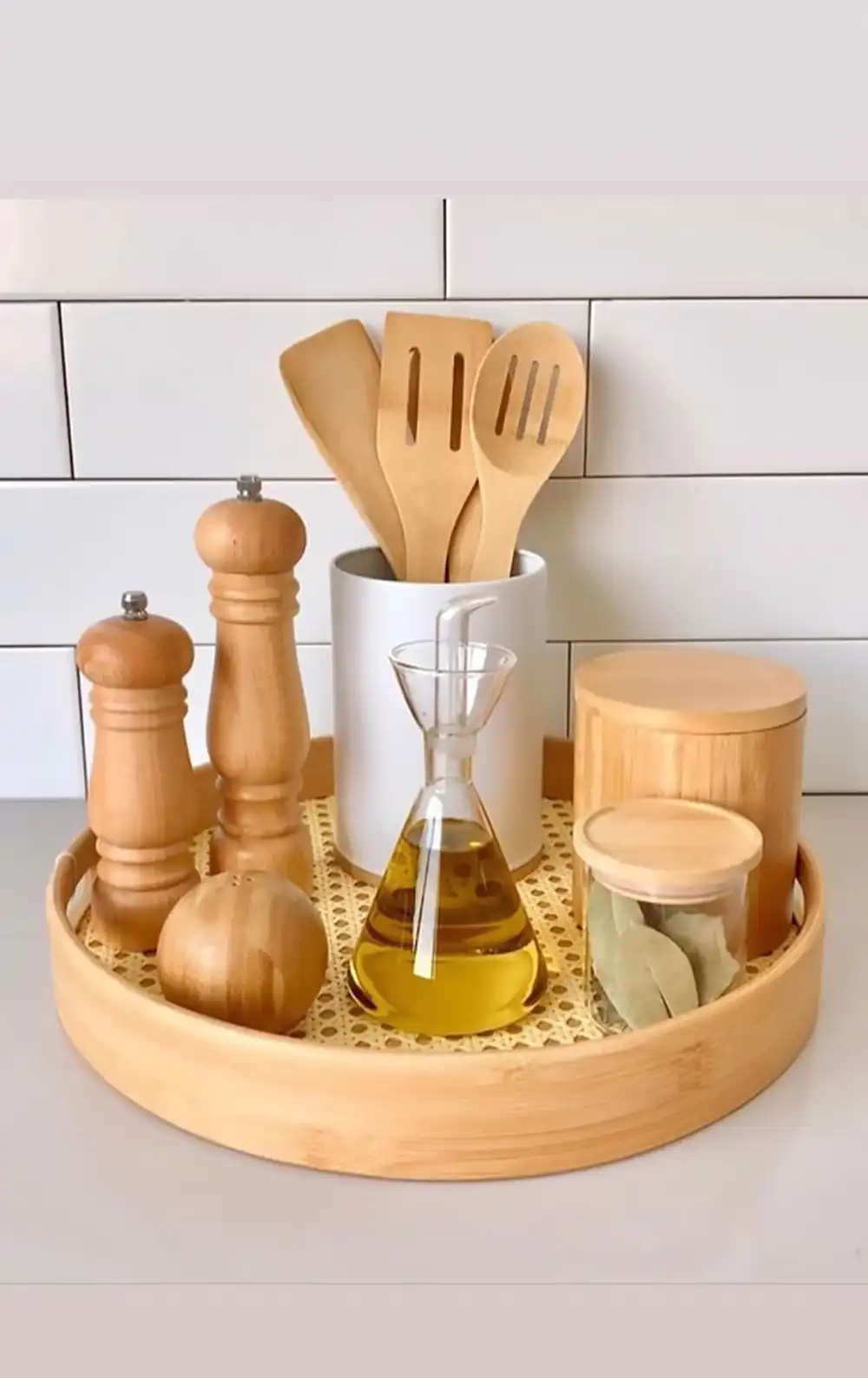 چیدمان تخته سرو روی کابینت