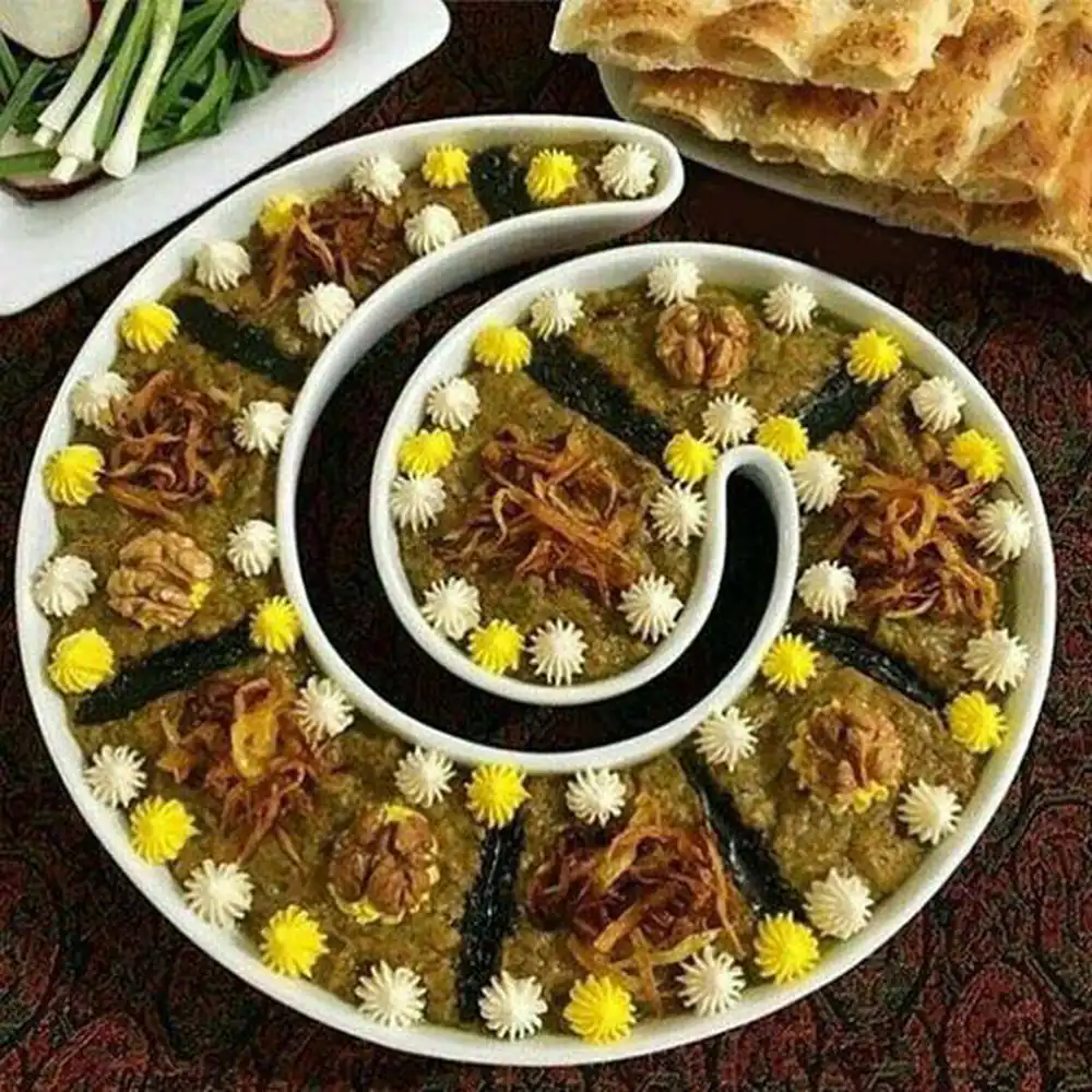 تزیین کشک بادمجان با قیف