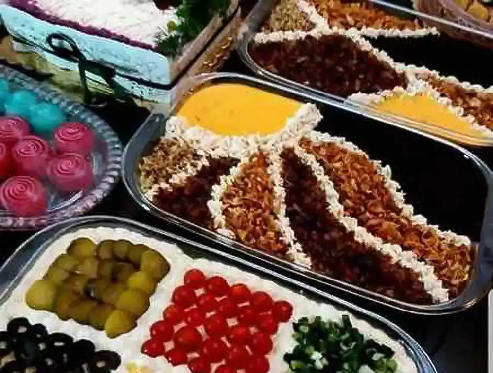 تزیین کشک بادمجان با قیف