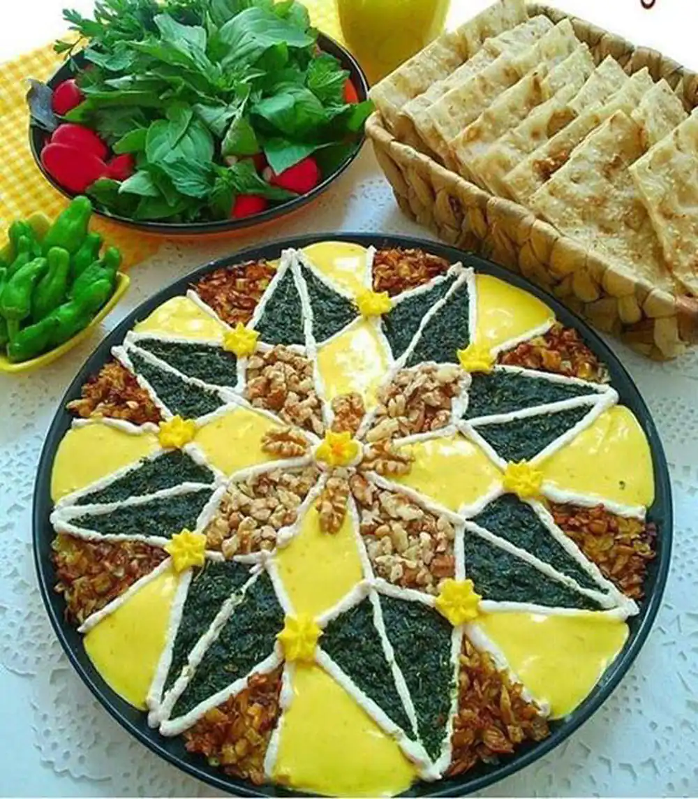تزیین کشک بادمجان با قیف