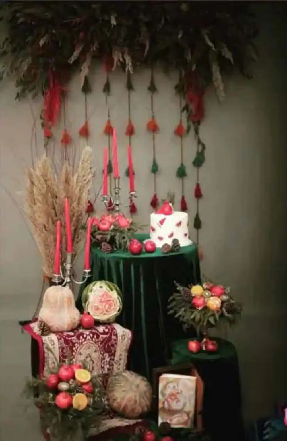 دکور شب یلدا برای عکاسی