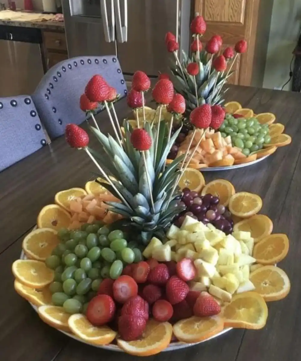 دیزاین میز شب یلدا ساده