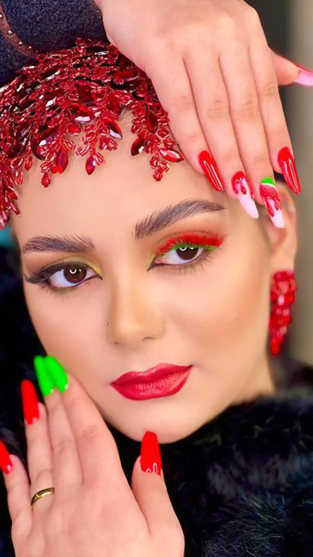 طراحی ناخن شب یلدا ساده