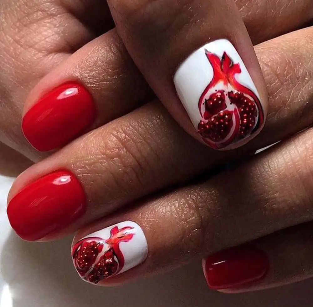 طراحی ناخن شب یلدا ساده