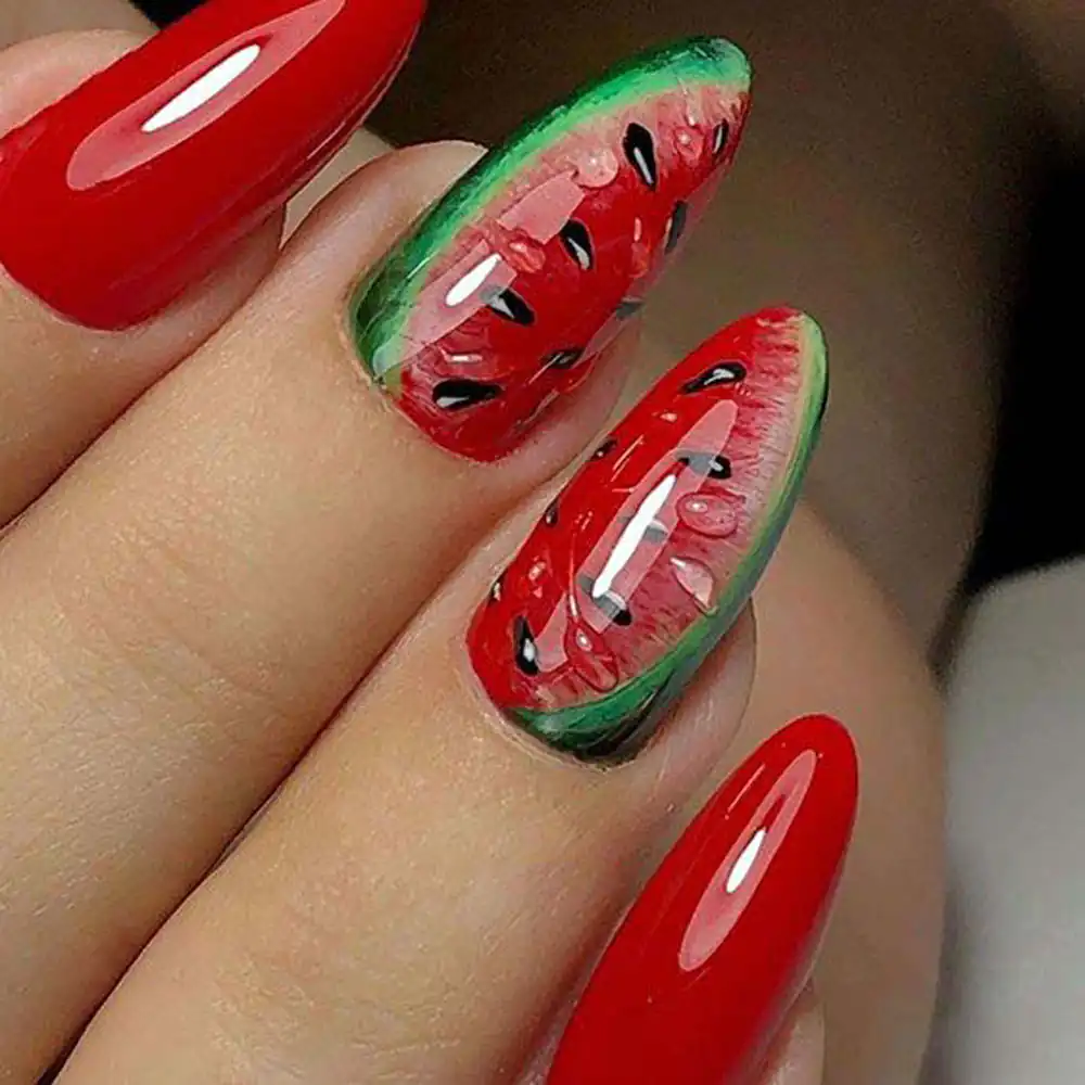 طراحی ناخن شب یلدا ساده