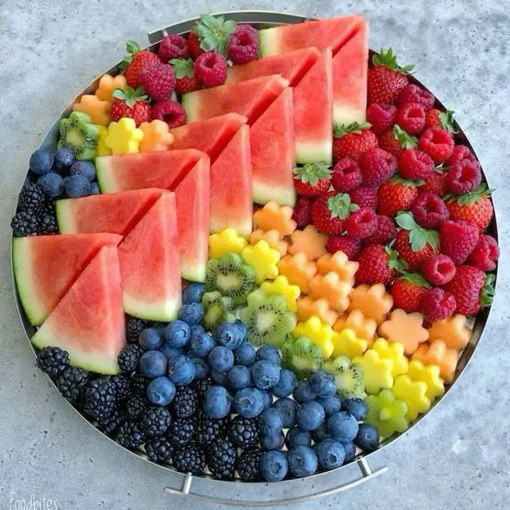 تزیین میوه شب یلدا در سینی