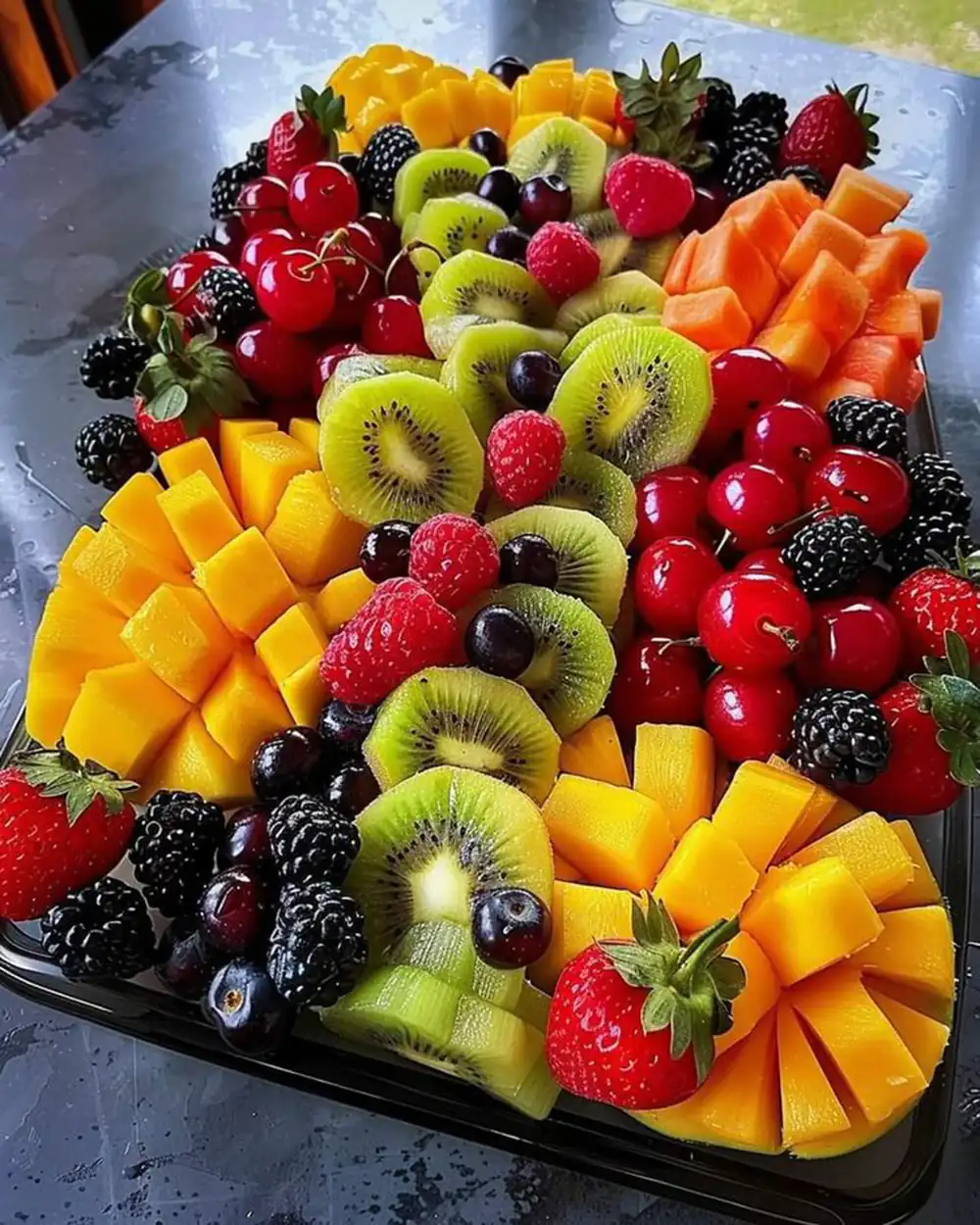 تزیین میوه شب یلدا در سینی