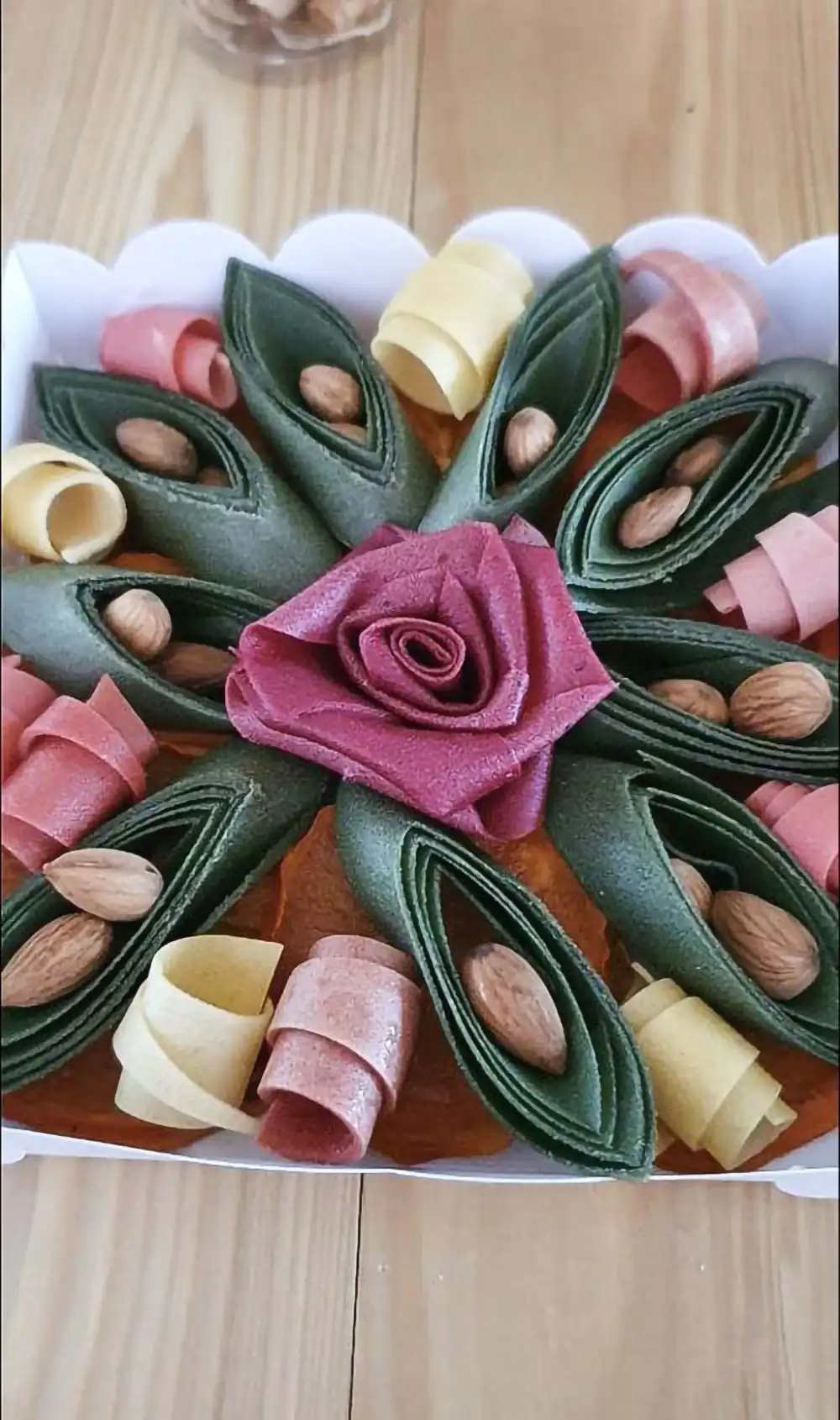 تزیین لواشک شب یلدا