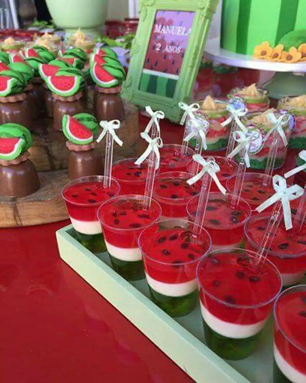 تزیین میز شب یلدا برای مدرسه