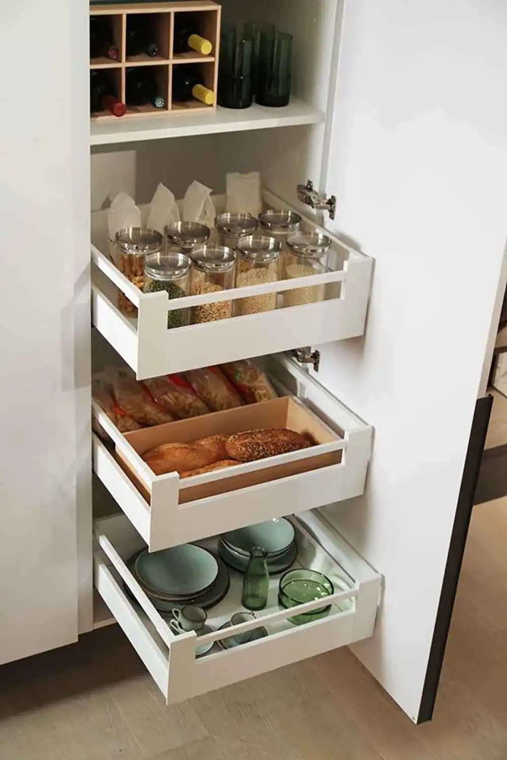 چیدمان داخل کابینت آشپزخانه