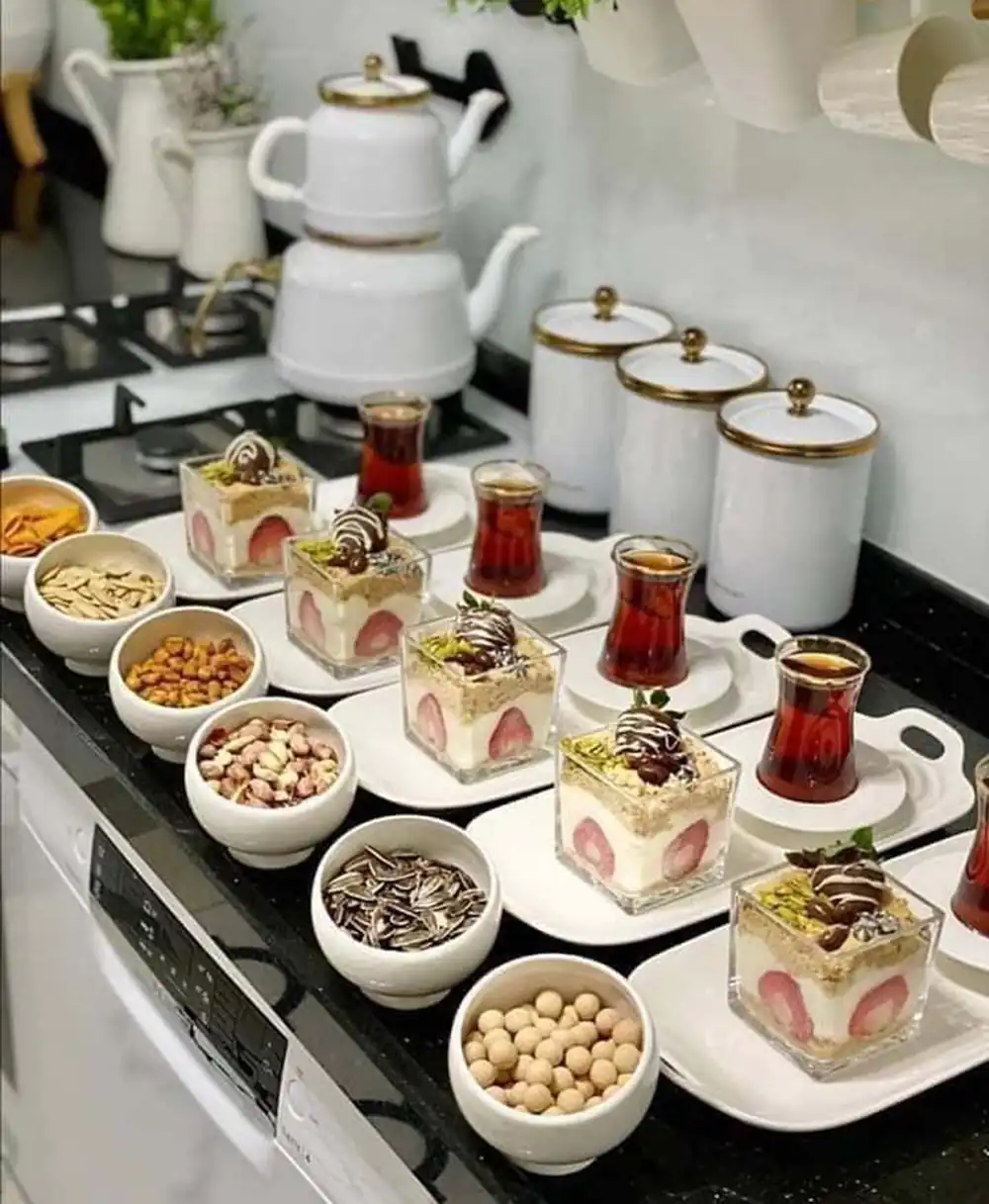 پذیرایی بعد شام از مهمان