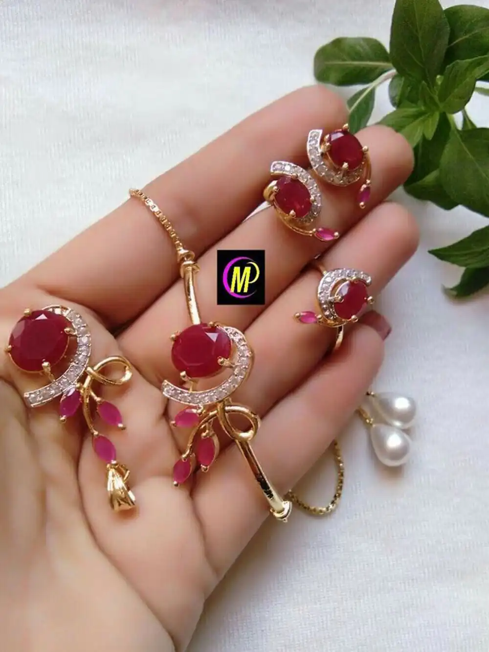 نیم ست طلا با سنگ عقیق