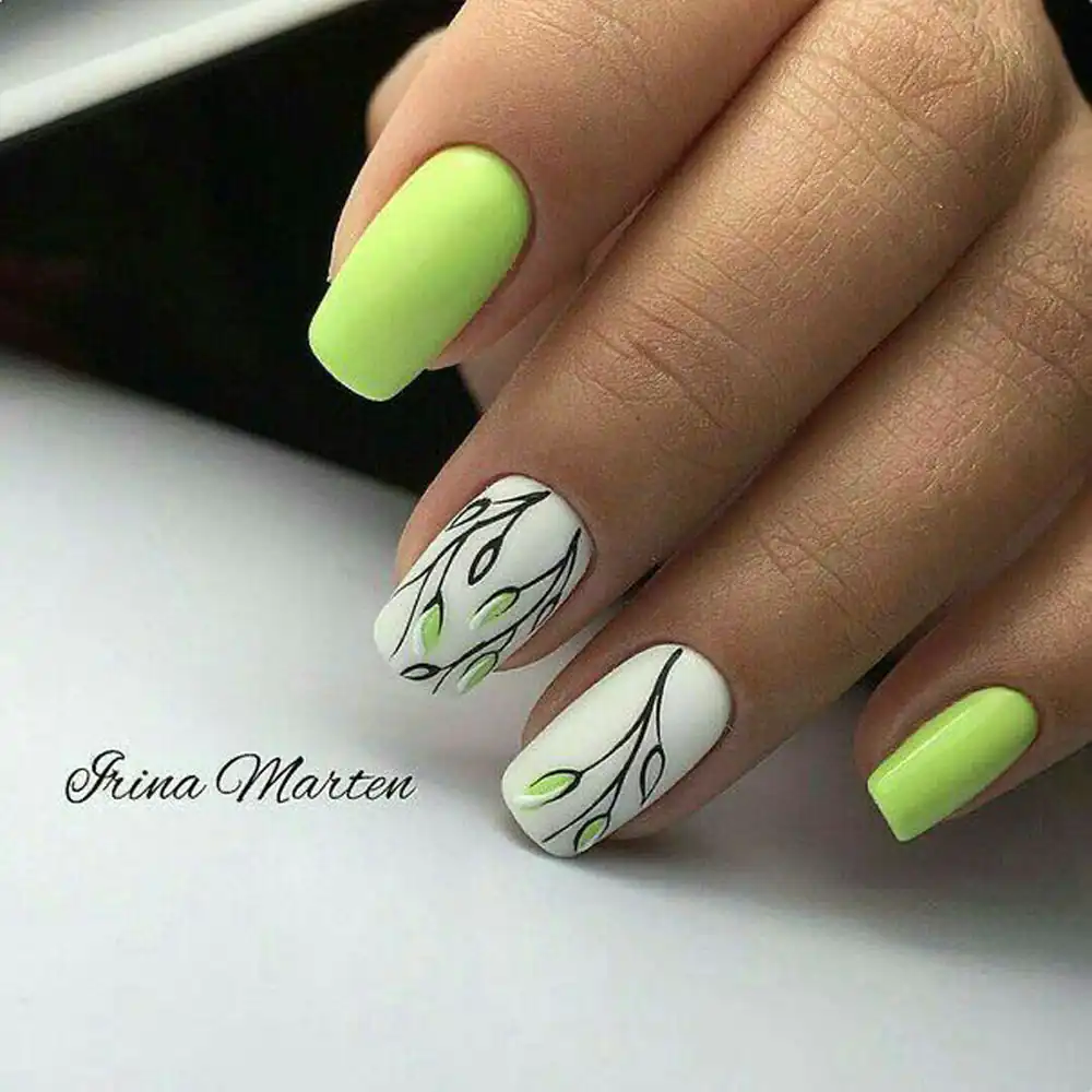 طراحی ناخن سفید و سبز