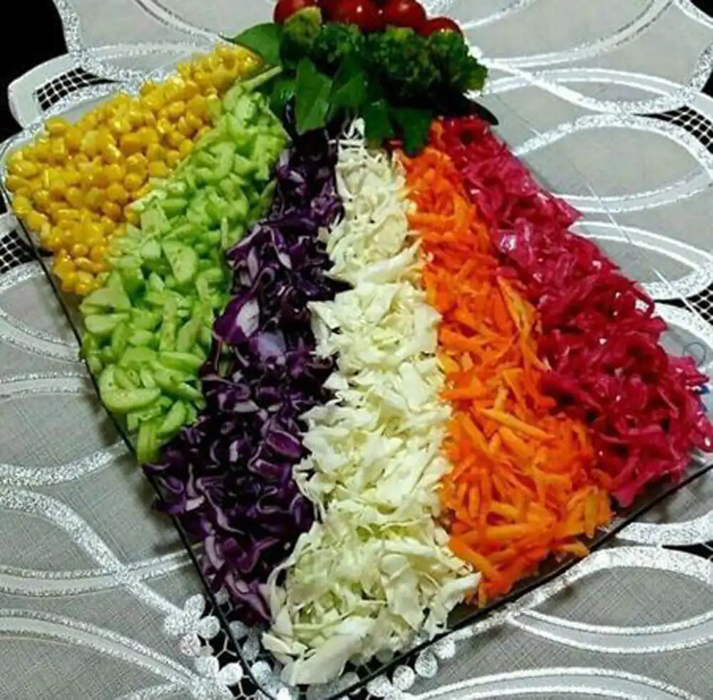 تزیین سالاد برای مهمانی ساده