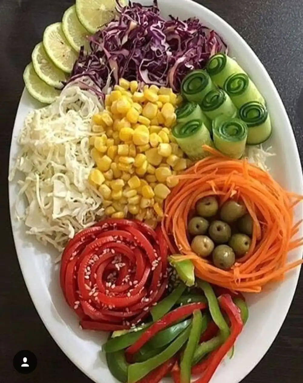 تزیین سالاد برای مهمانی ساده
