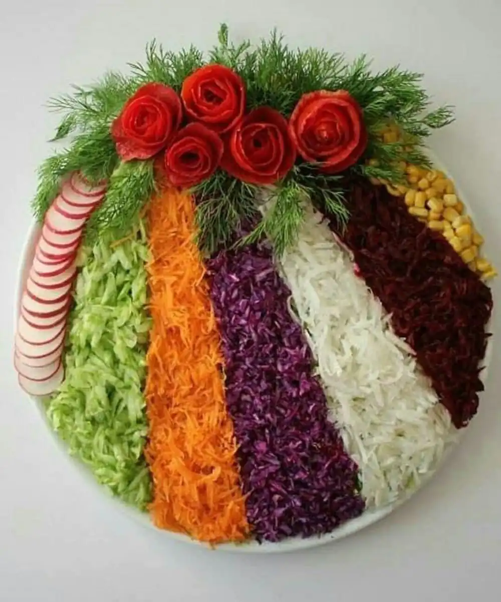 تزیین سالاد برای مهمانی ساده