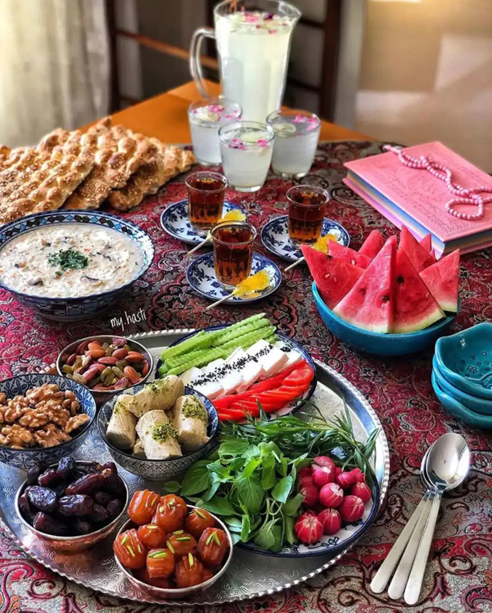 سفره افطاری مهمانی