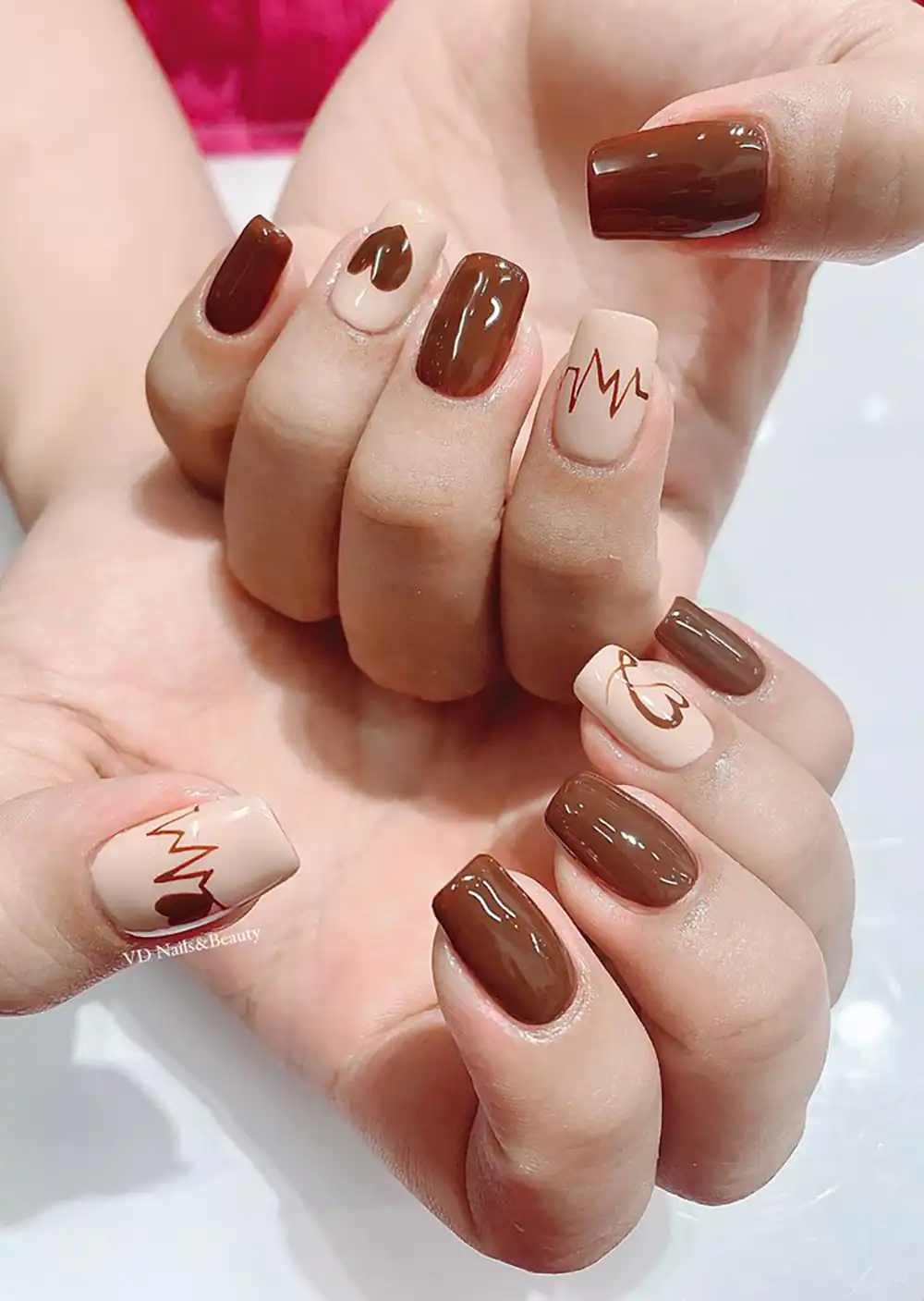 طراحی ناخن با رنگ شکلاتی