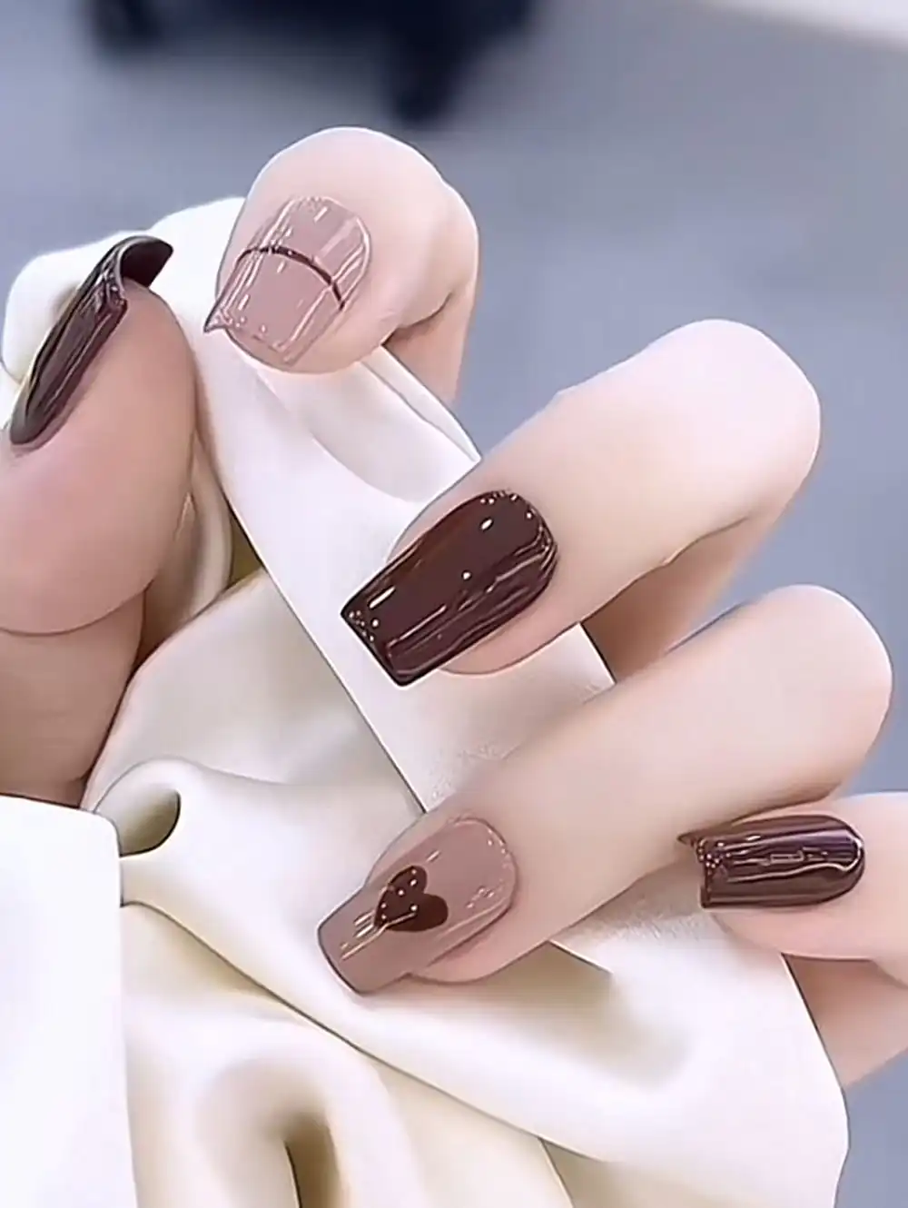 طراحی ناخن با رنگ شکلاتی