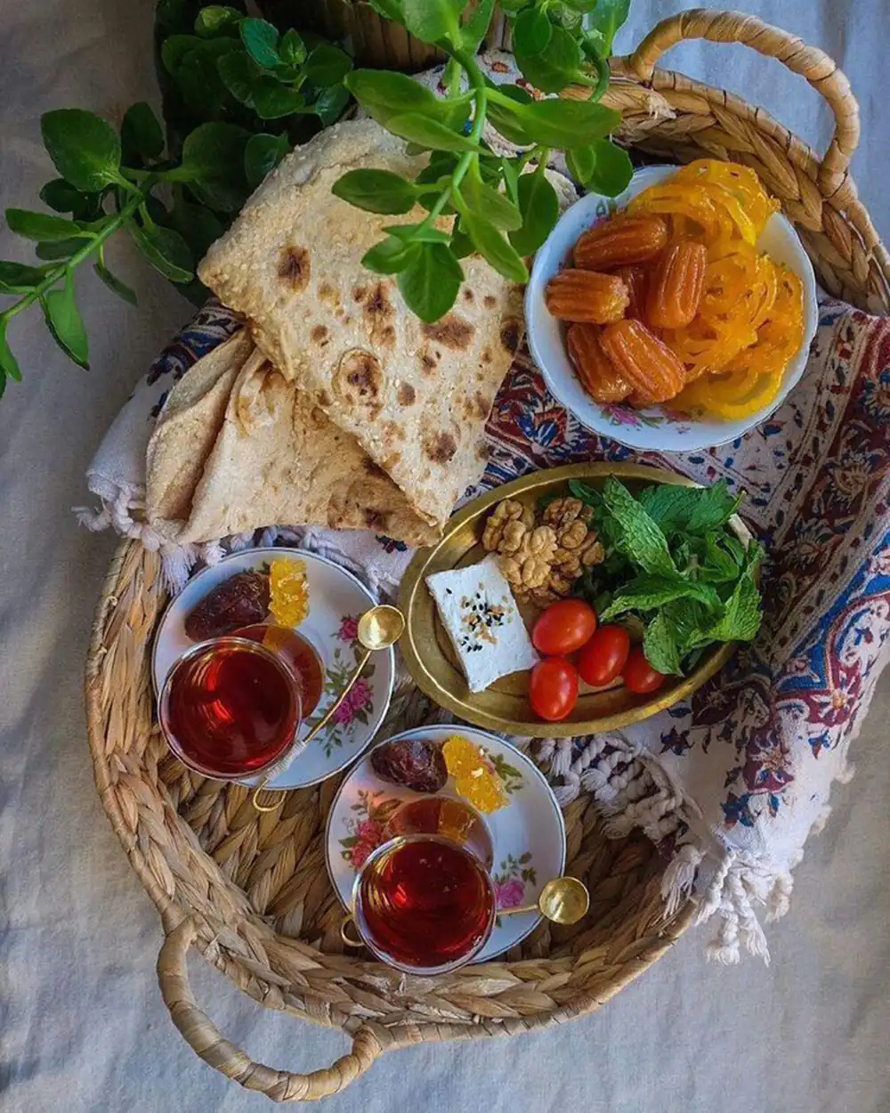 تزیین سفره افطاری ساده