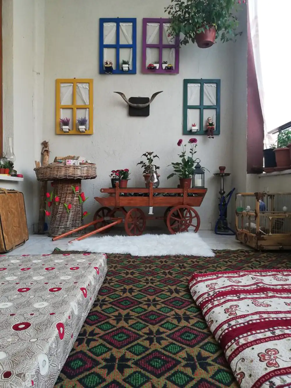 چیدمان خانه سنتی با پشتی