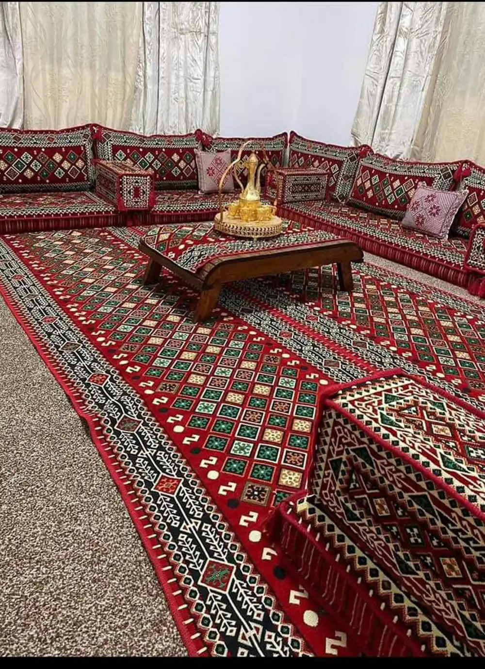 چیدمان خانه سنتی با پشتی