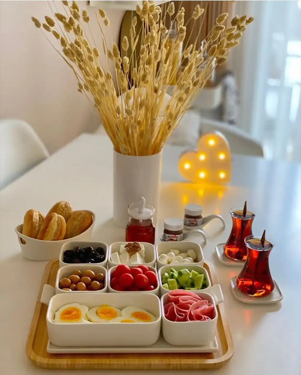 چیدمان صبحانه شیک