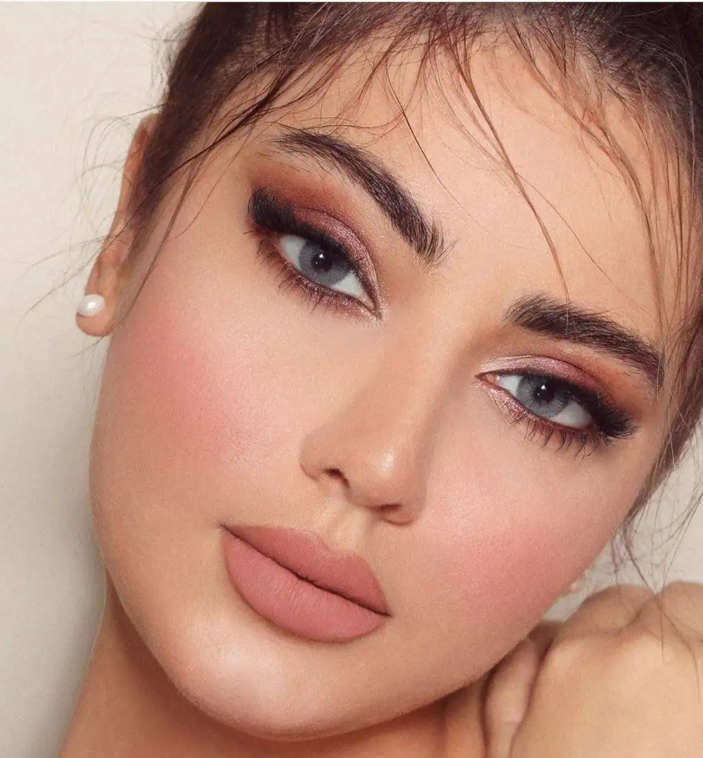آرایش صورت حرفه‌ای