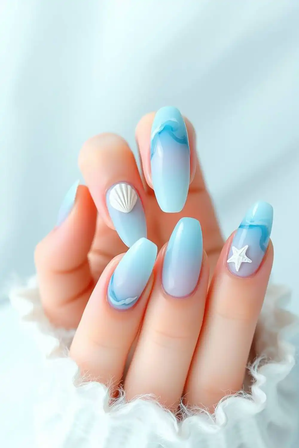 طراحی ناخن آبی مه‌آلود