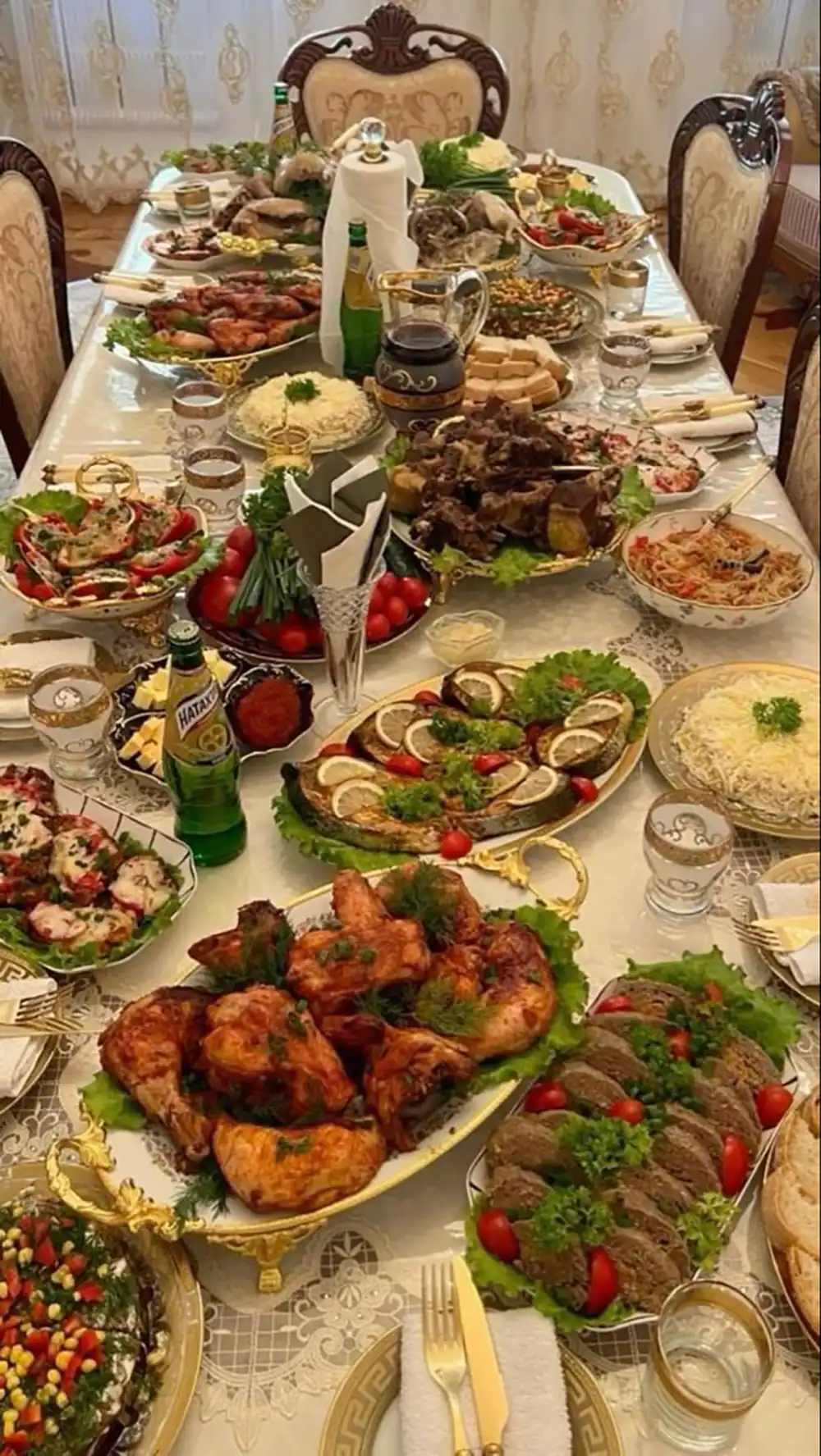 تزیین سفره غذا برای مهمانی