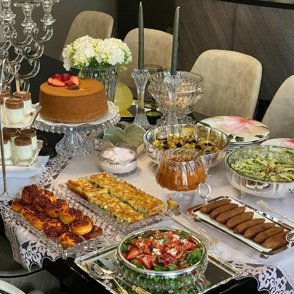 تزیین سفره غذا برای مهمانی