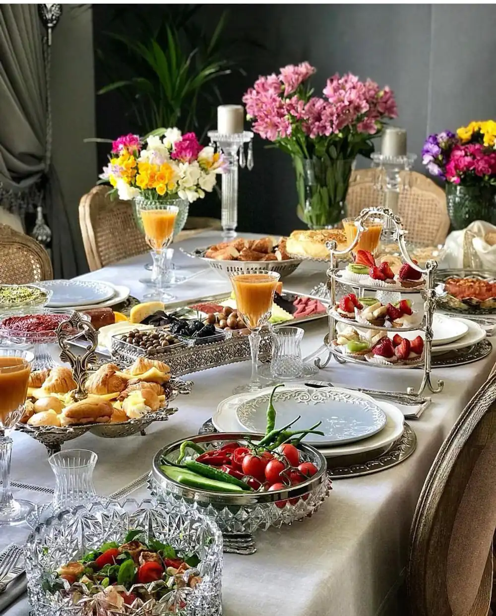 تزیین سفره غذا برای مهمانی