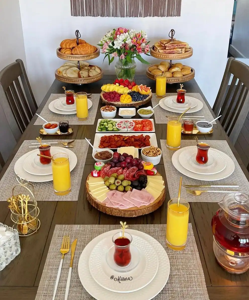 تزیین سفره غذا برای مهمانی