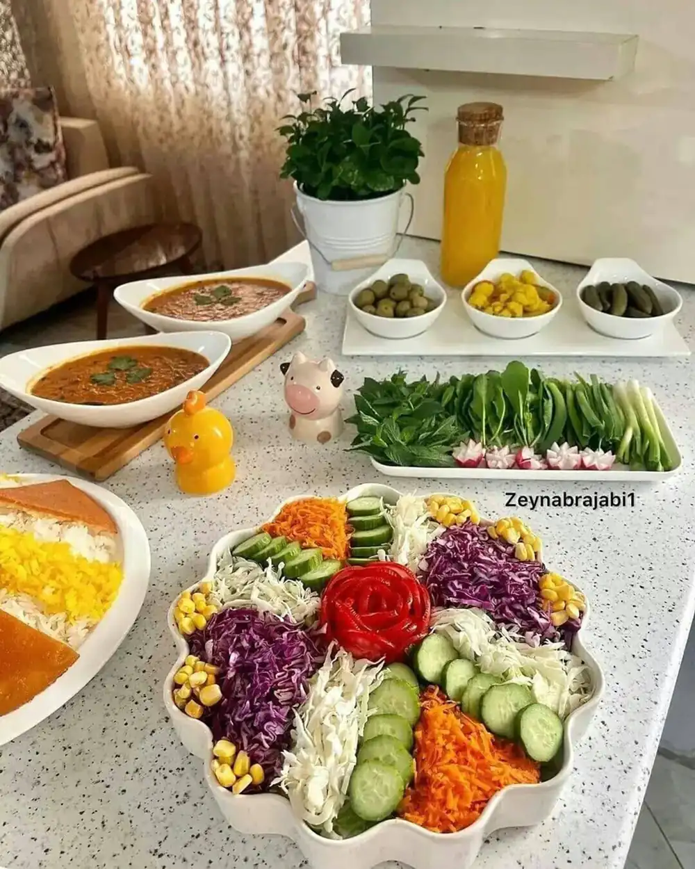 تزیین سفره غذا برای مهمانی
