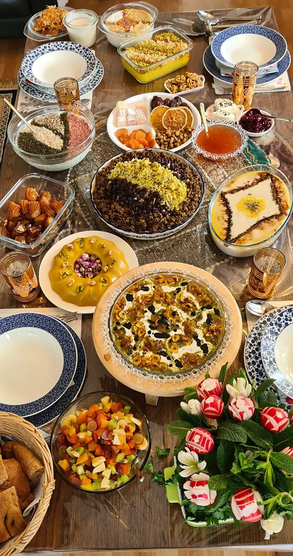 تزیین سفره غذا برای مهمانی