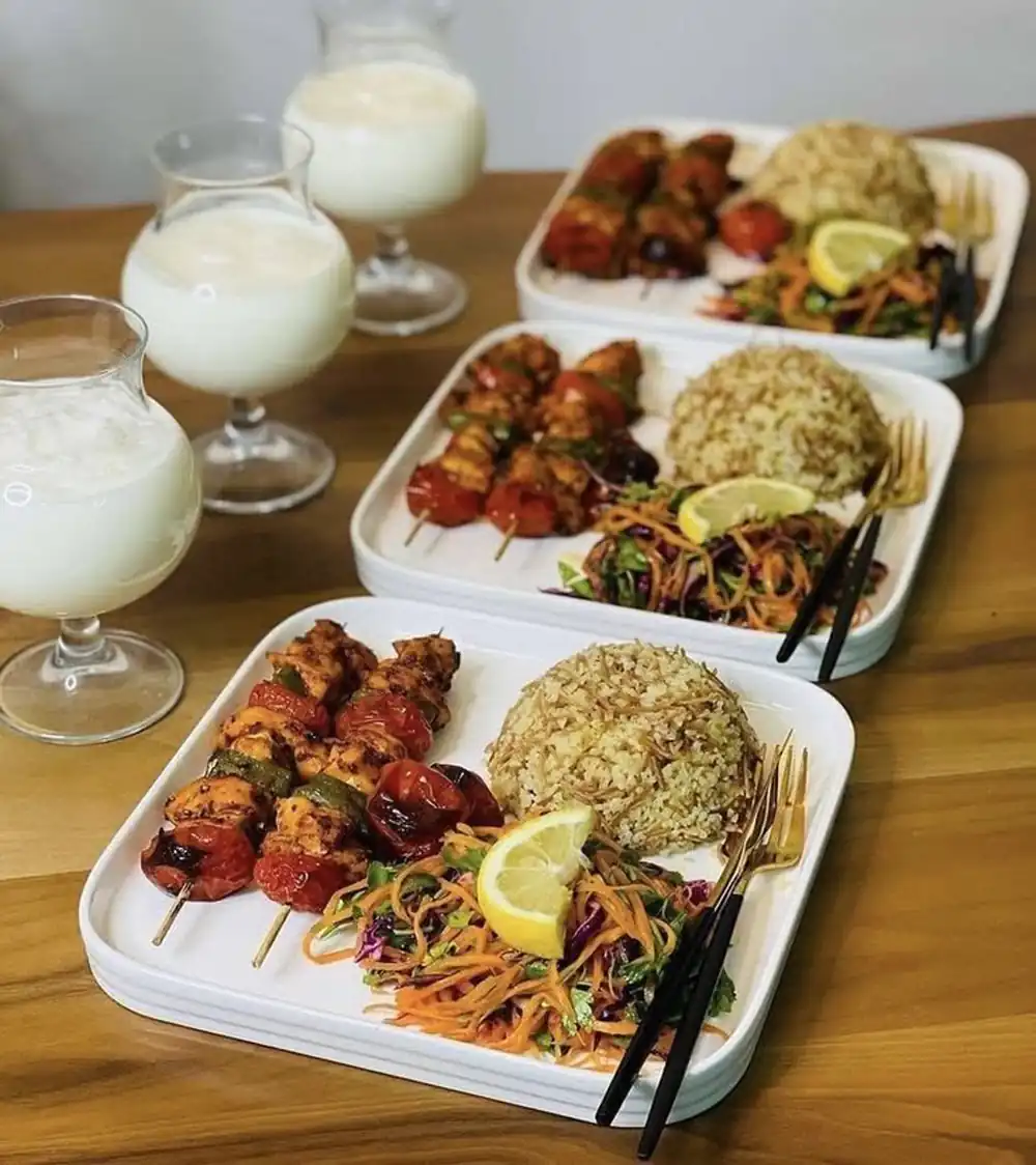 تزیین سفره غذا برای مهمانی
